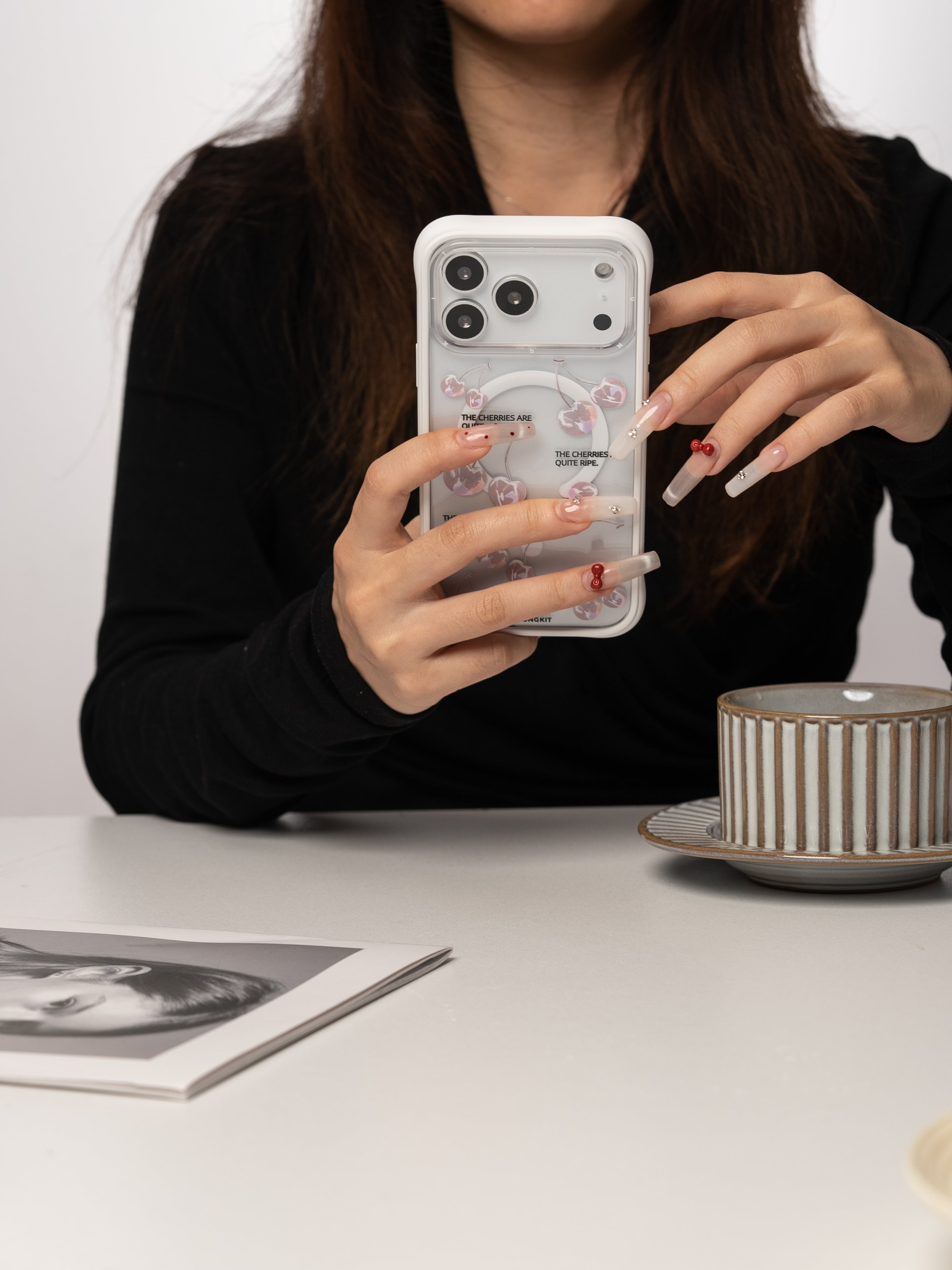 #color_Holographic Cherries for iPhone 17（Backplate）,Holographic Cherries for iPhone 17,Holographic Cherries（Backplate）,Holographic Cherries