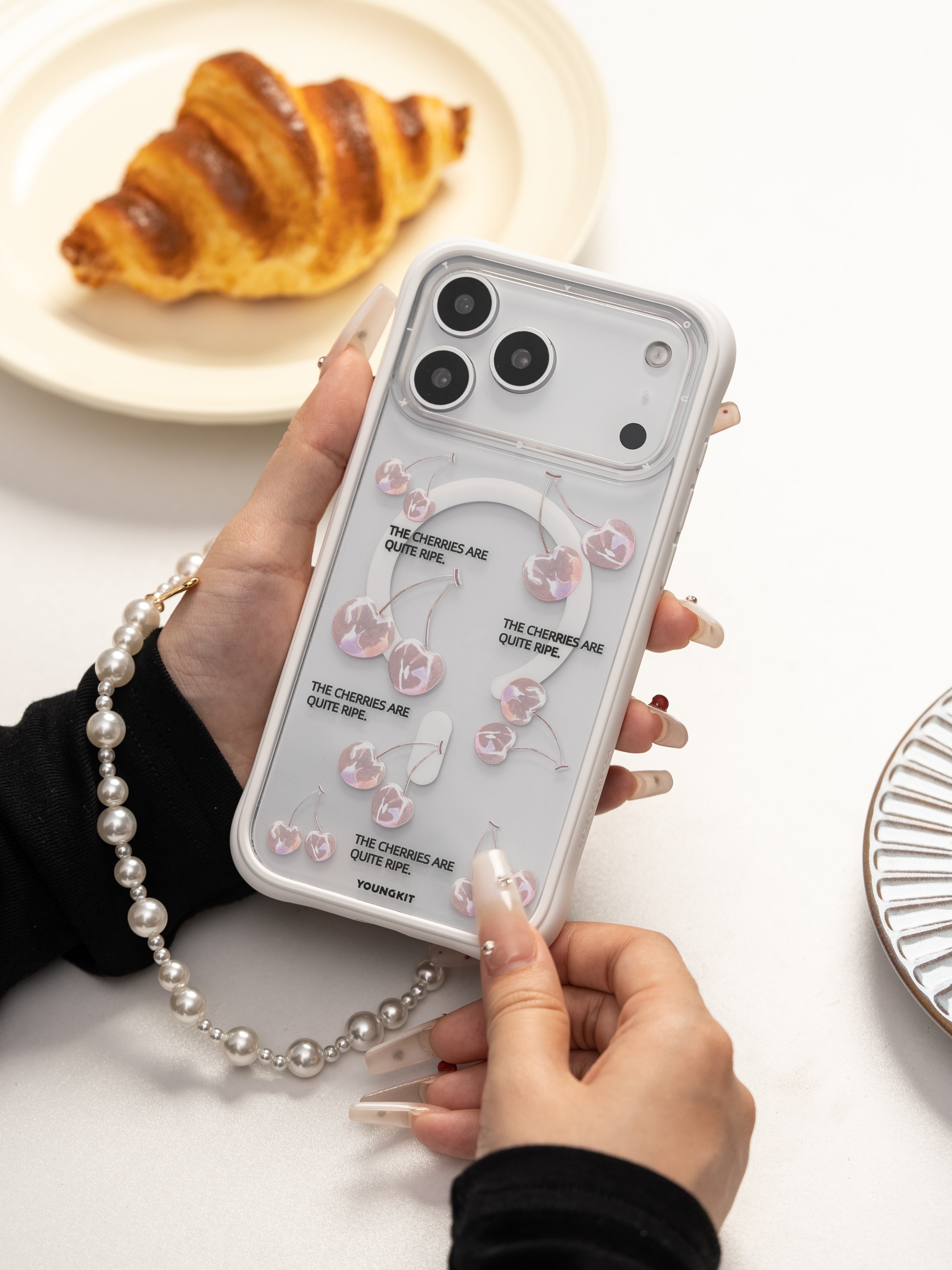 #color_Holographic Cherries for iPhone 17（Backplate）,Holographic Cherries for iPhone 17,Holographic Cherries（Backplate）,Holographic Cherries