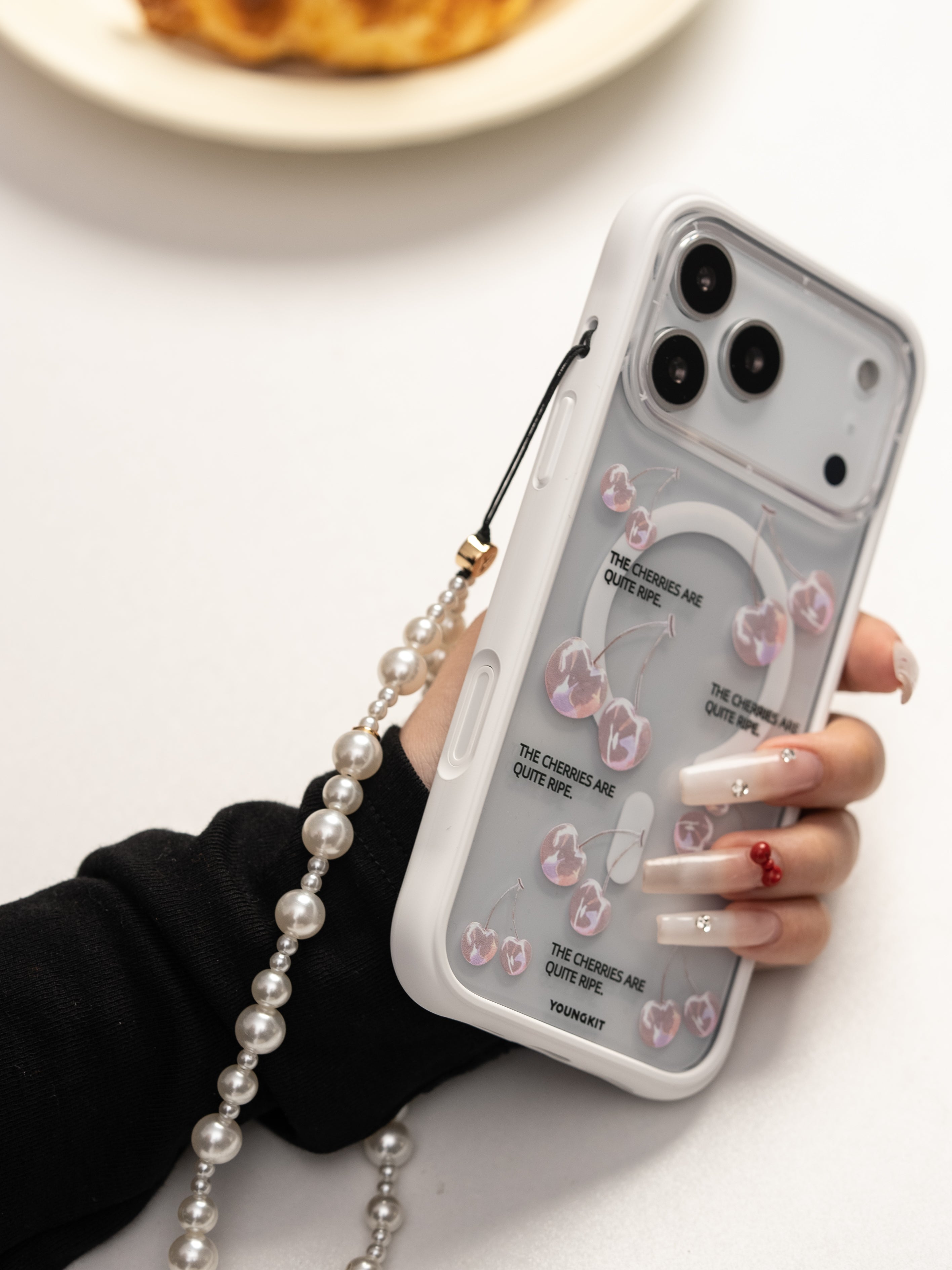 #color_Holographic Cherries for iPhone 17（Backplate）,Holographic Cherries for iPhone 17,Holographic Cherries（Backplate）,Holographic Cherries