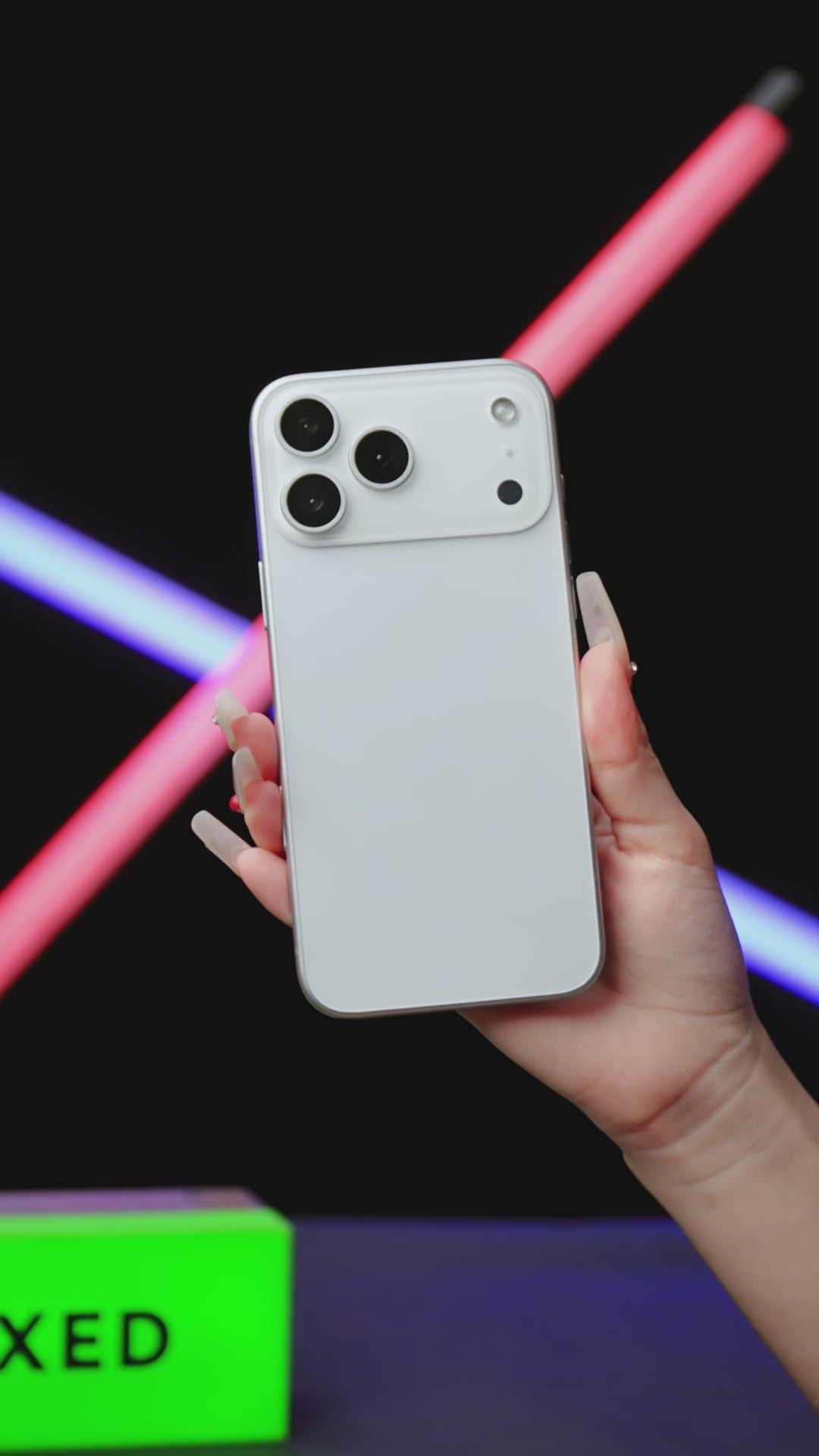 #color_white,dark grey,orange